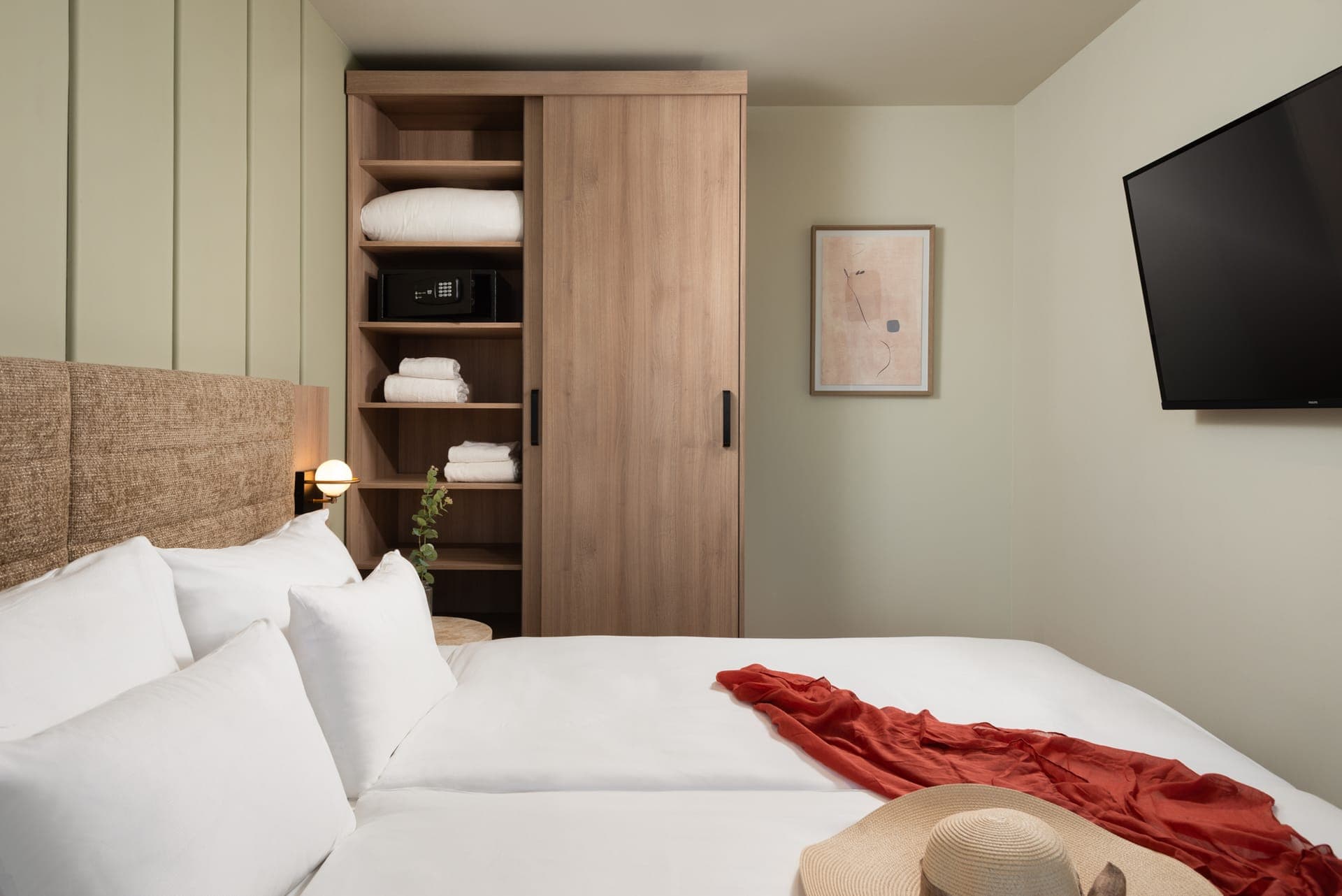 room-types-MASTERMIRA-D1BDT-0.jpg