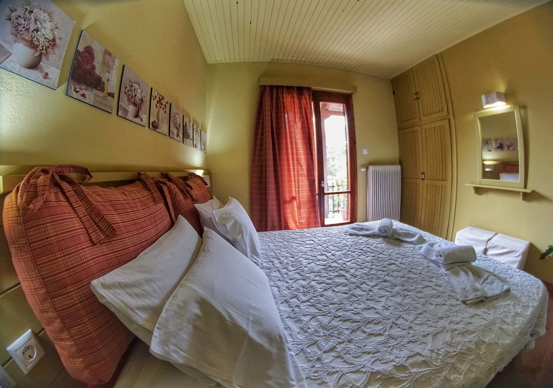 room-types-MAVRODGUES-BALCON-0.jpg