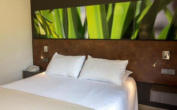 room-types-MAYFAIR-DTPOOL-0.jpg