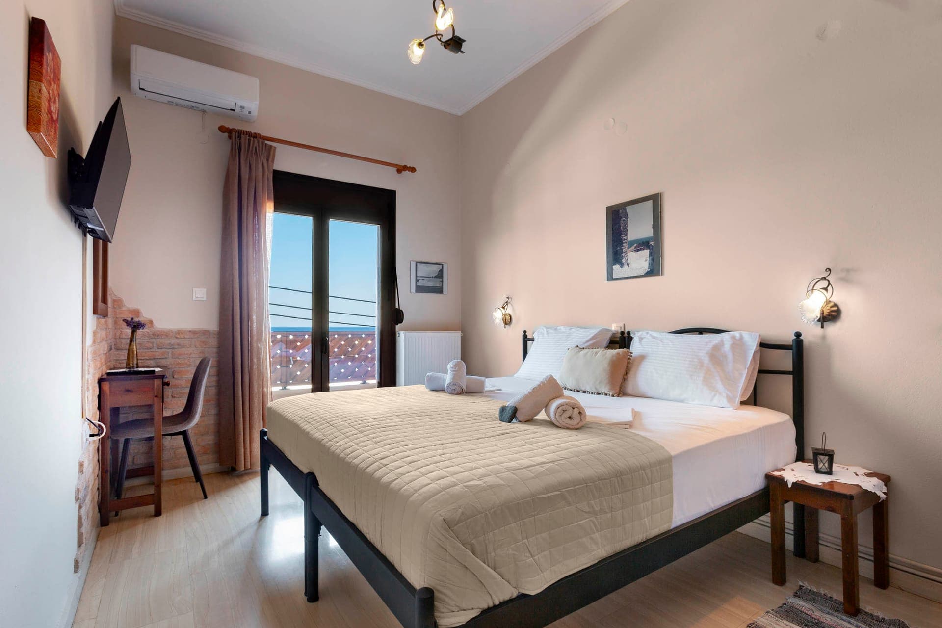 room-types-MBALCONY-SDS-0.jpg