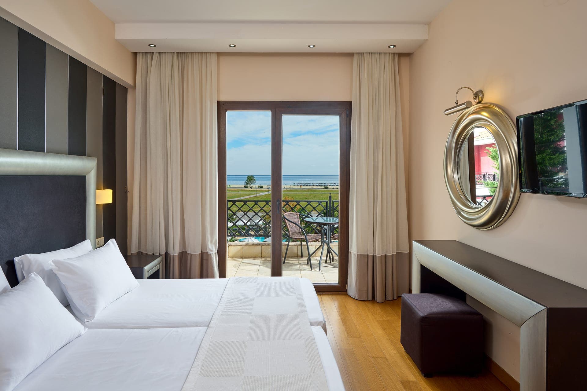 room-types-MEDITPRINC-DBLSV-0.jpg