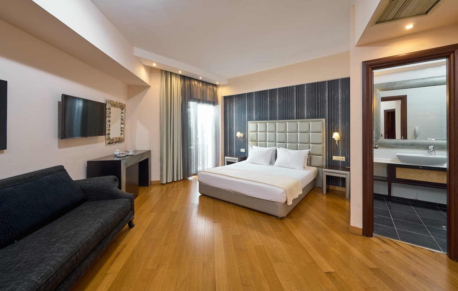 room-types-MEDITPRINC-SUPDBL-0.jpg