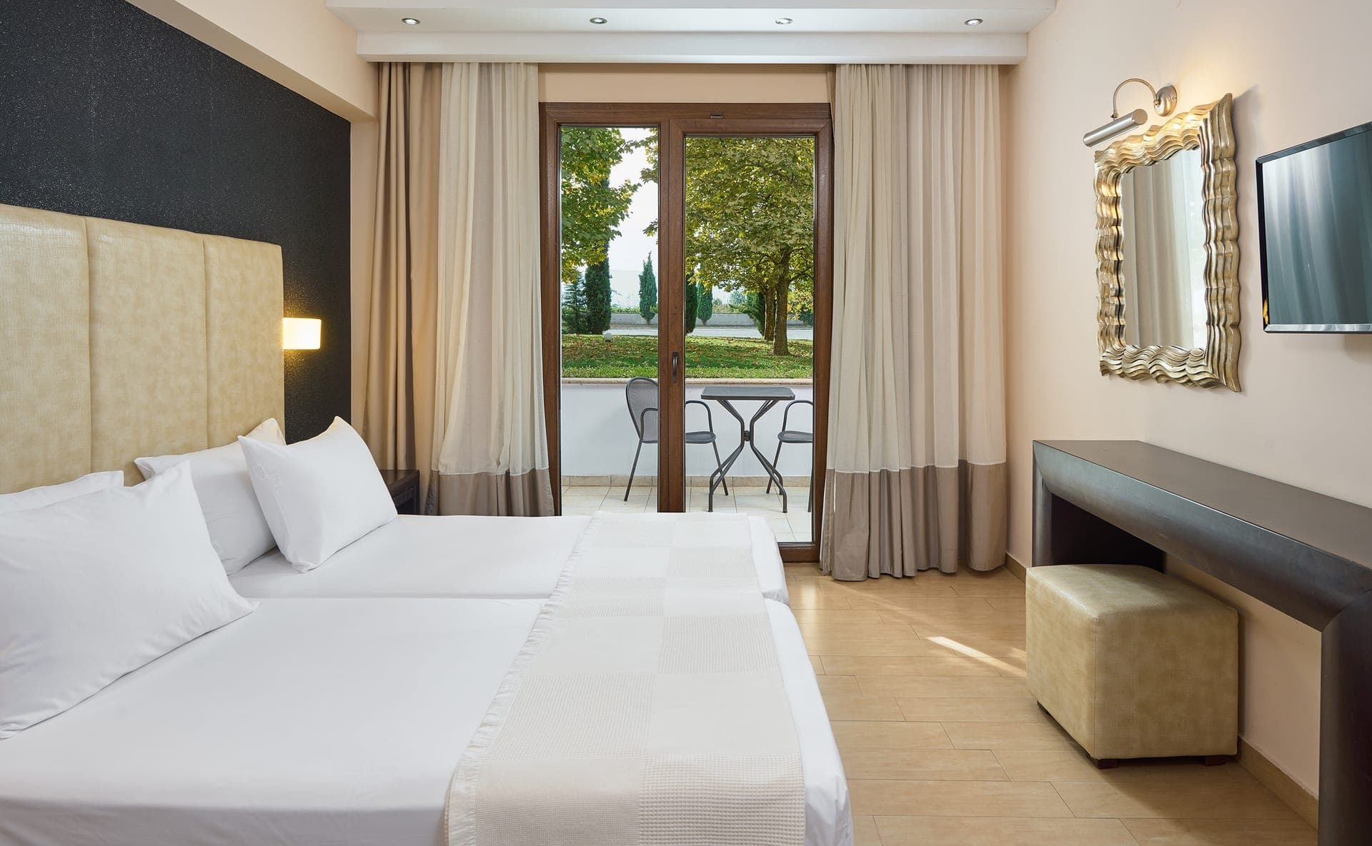 room-types-MEDITPRINC-TRPL-0.jpg