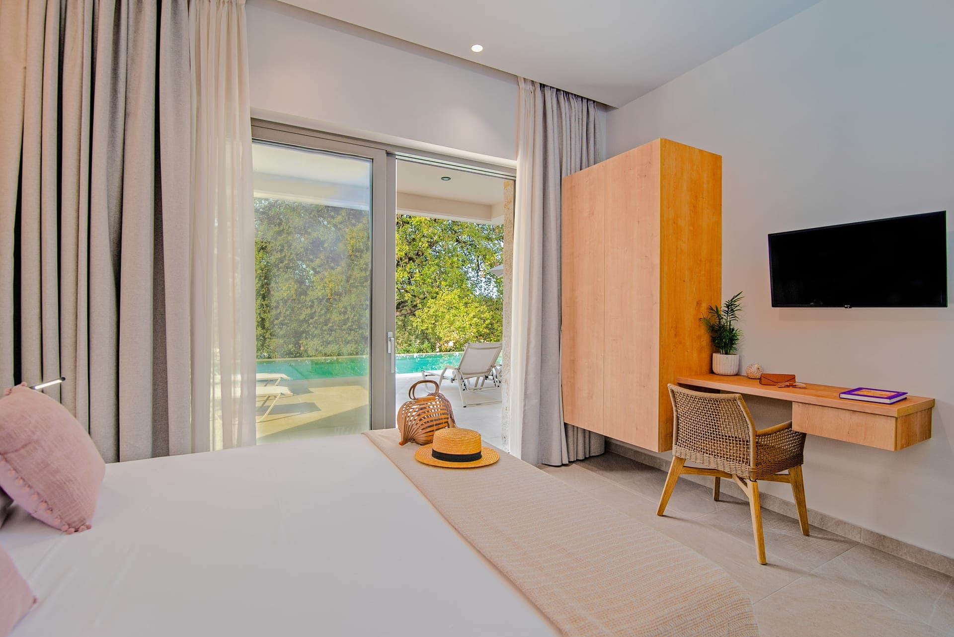 room-types-MEDLUXCO-ARTEMI-0.jpg