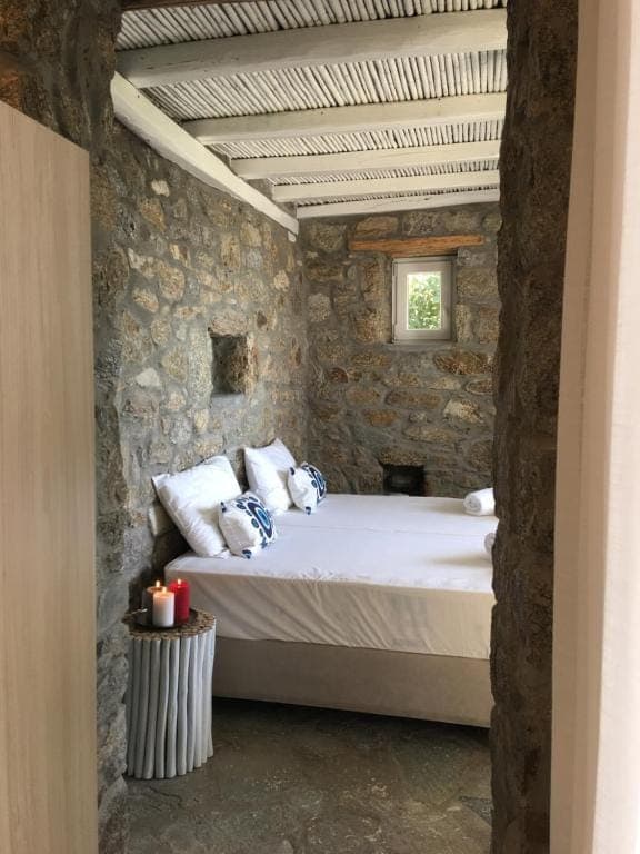 room-types-MEGASROOMS-STUDIO-0.jpg