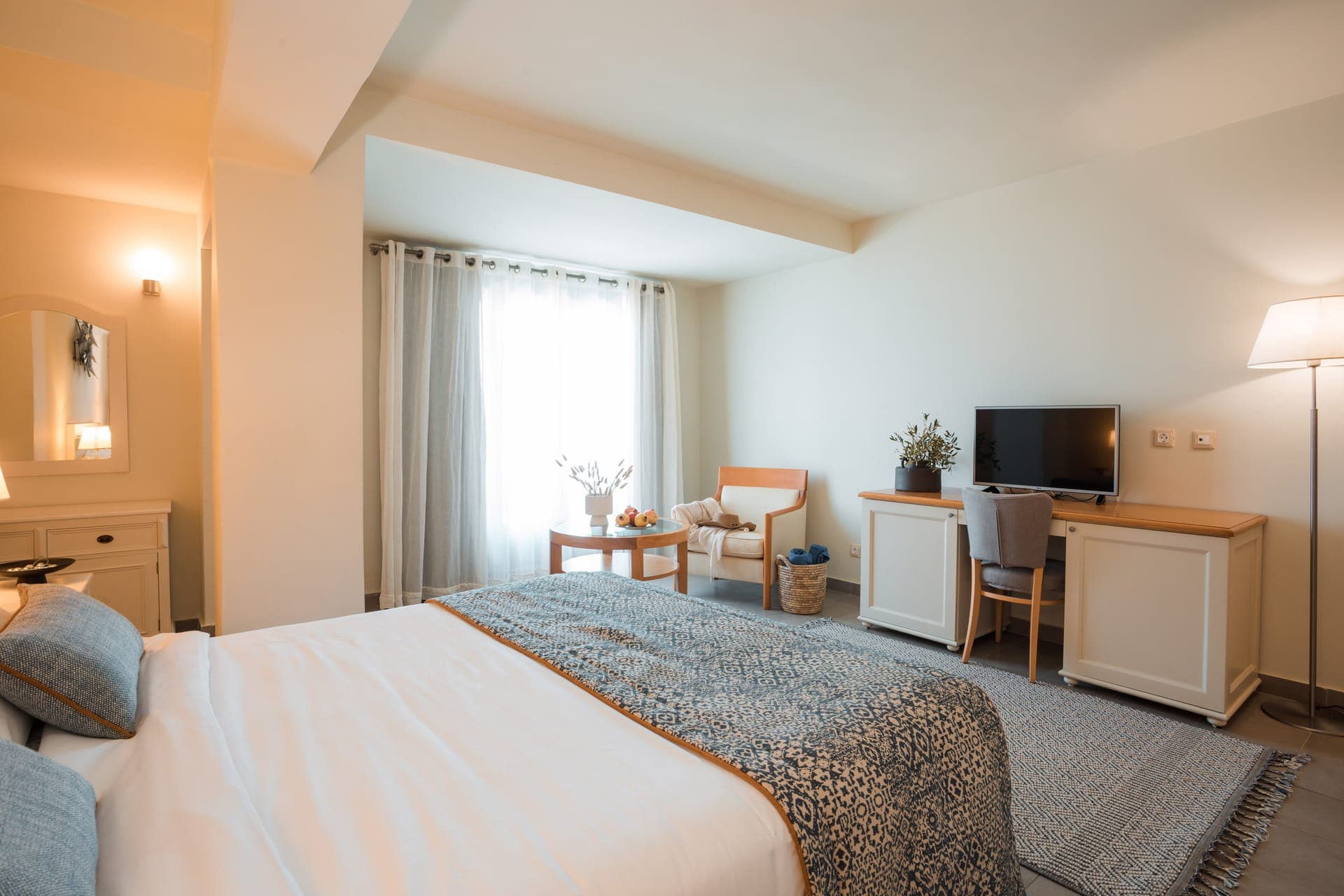 room-types-MEGISTI-DLXDBL-0.jpg