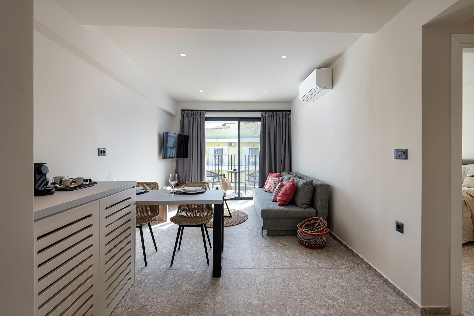room-types-MELIACITYK-DLX1B-0.jpg