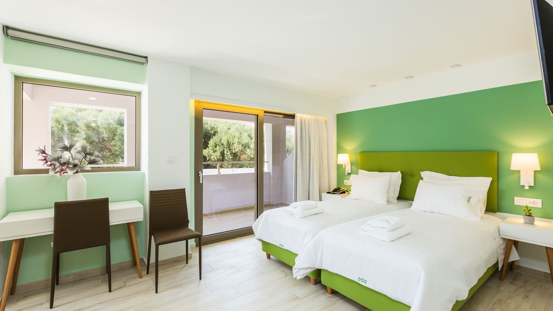 room-types-MENTACITY-SUPDBL-0.jpg