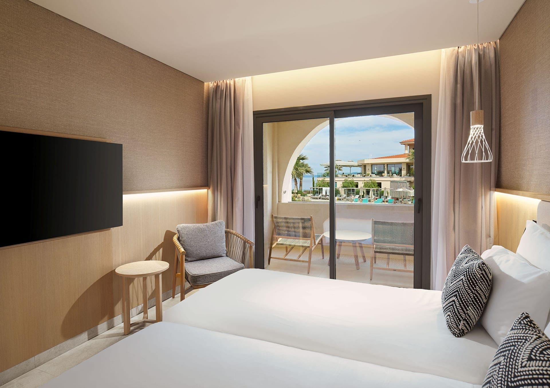 room-types-MERAVIA-DLXDPS-0.jpg