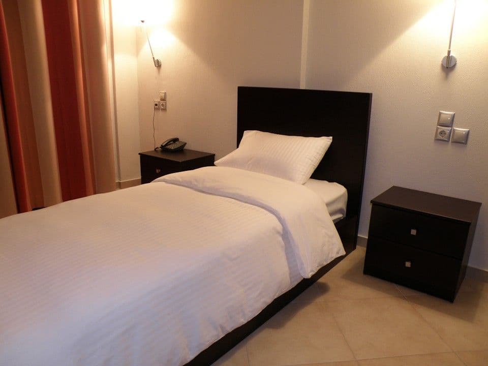 room-types-METEORITIS-SINGLE-0.jpg