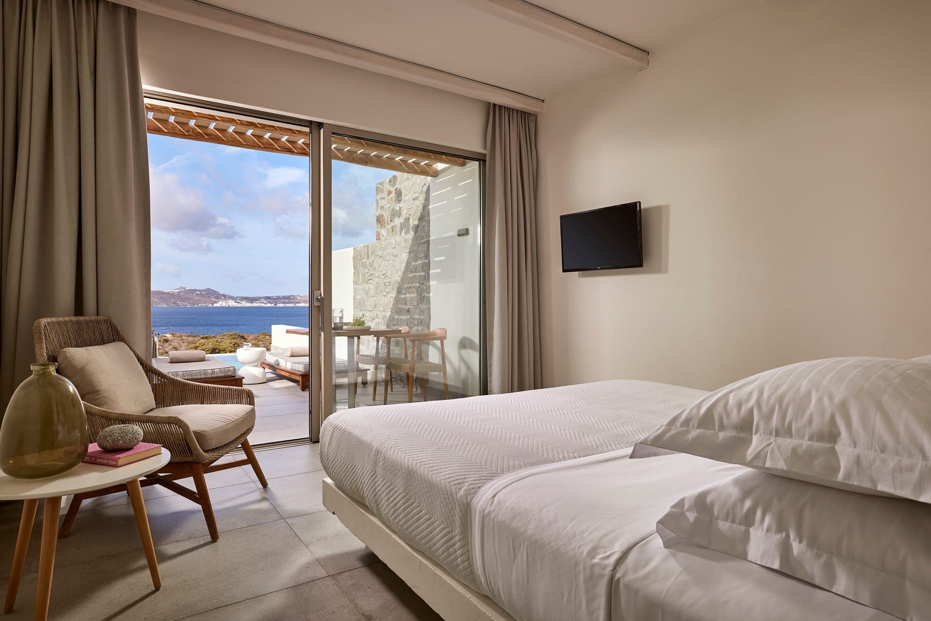 room-types-MILOSRES-DLXSUI-0.jpg