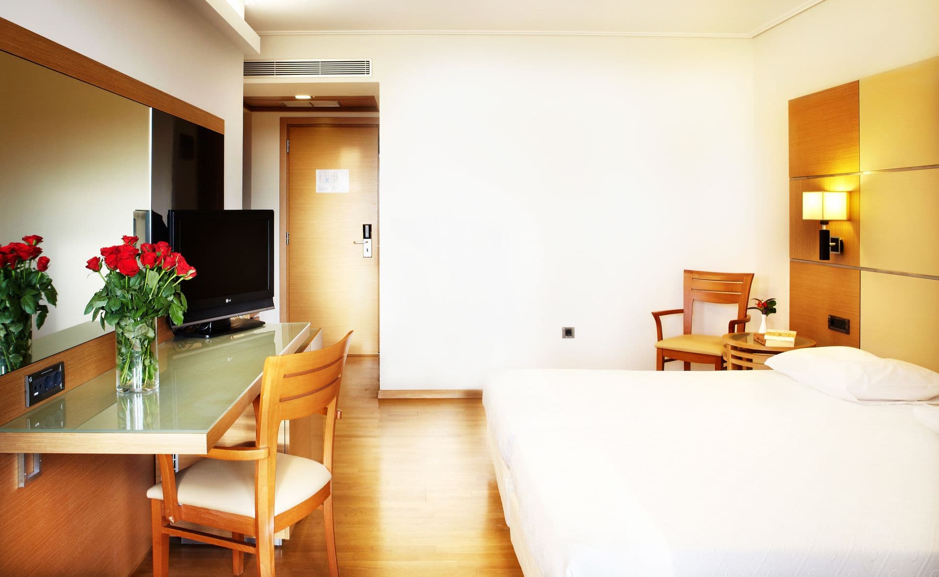 room-types-MIRAMAREH-DLXPSV-0.jpg
