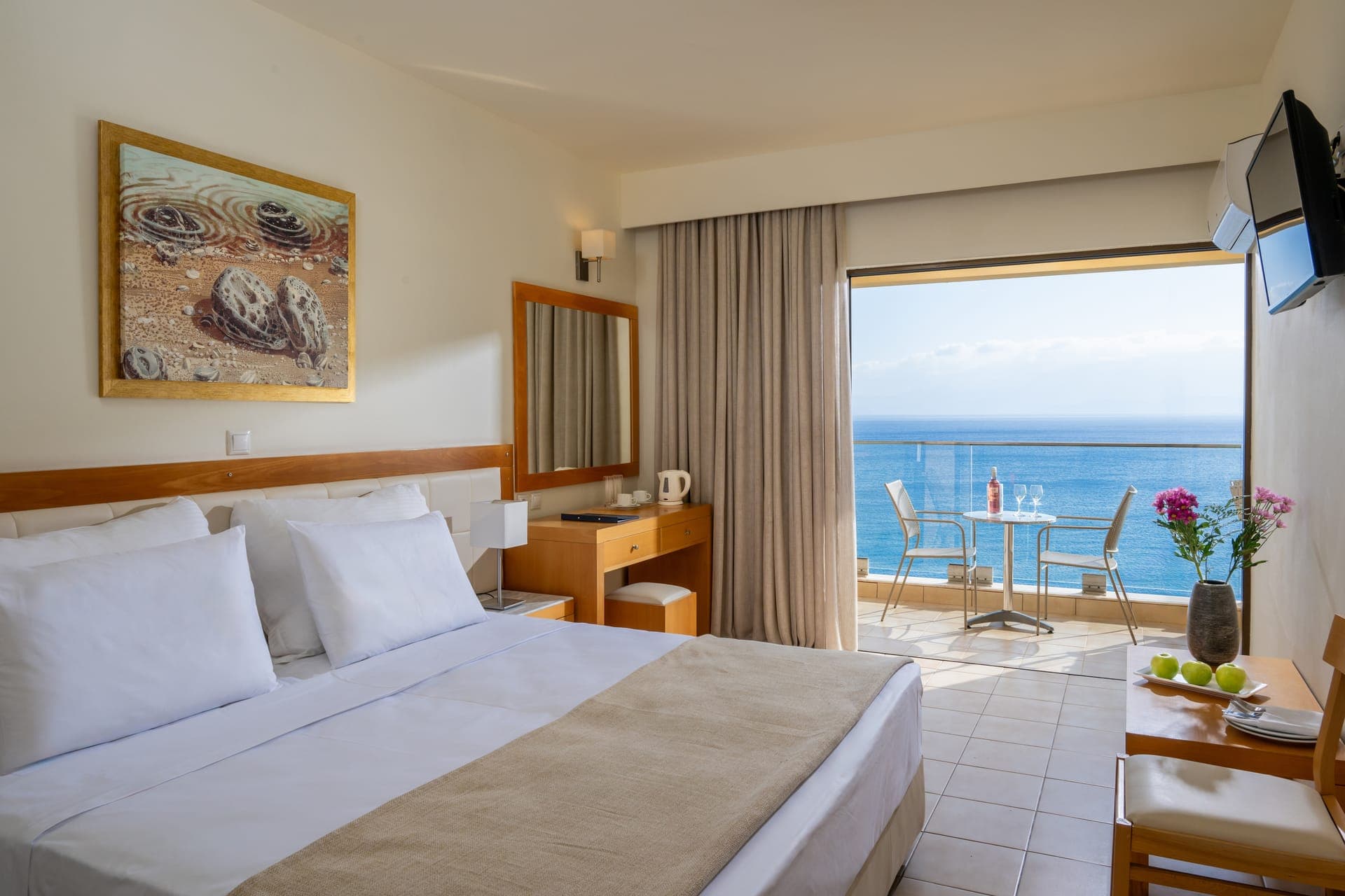room-types-MIRAMAREHO-DBL-0.jpg