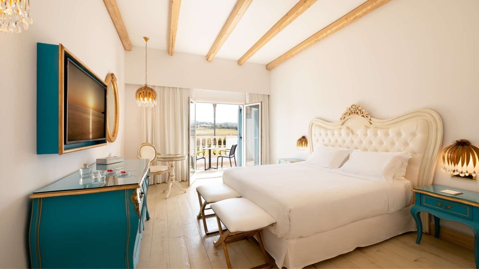 room-types-MLAGUNA-DBL-0.jpg