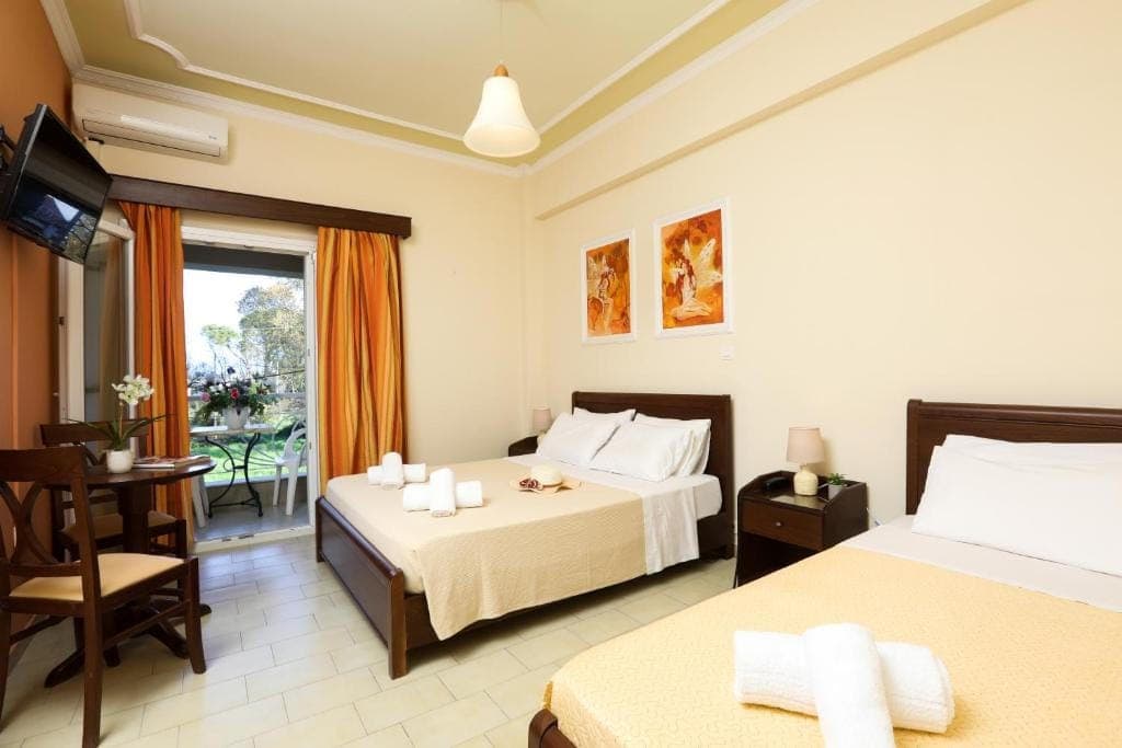 room-types-MOLFHOTEL-QUAD-0.jpg