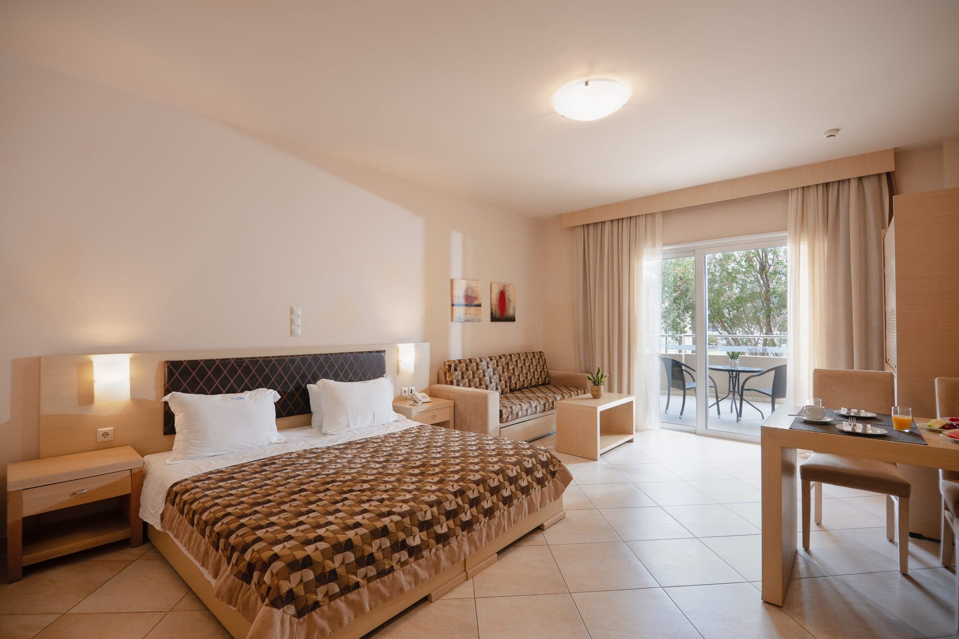 room-types-MOLOSBAY-DBLLV-0.jpg