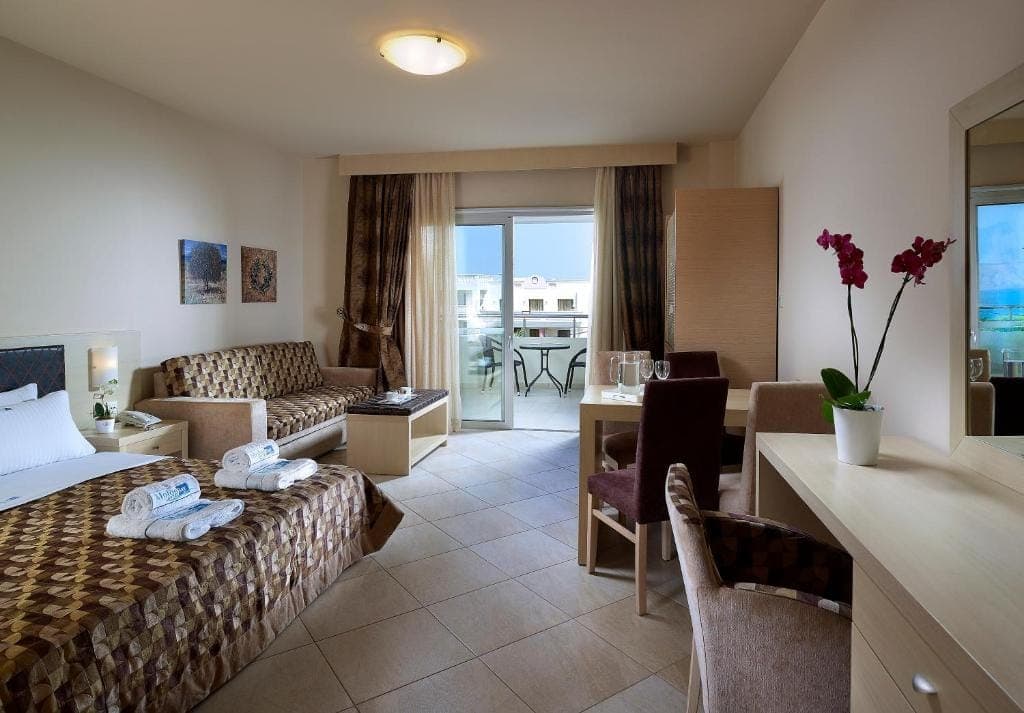 room-types-MOLOSBAY-DBLPV-0.jpg