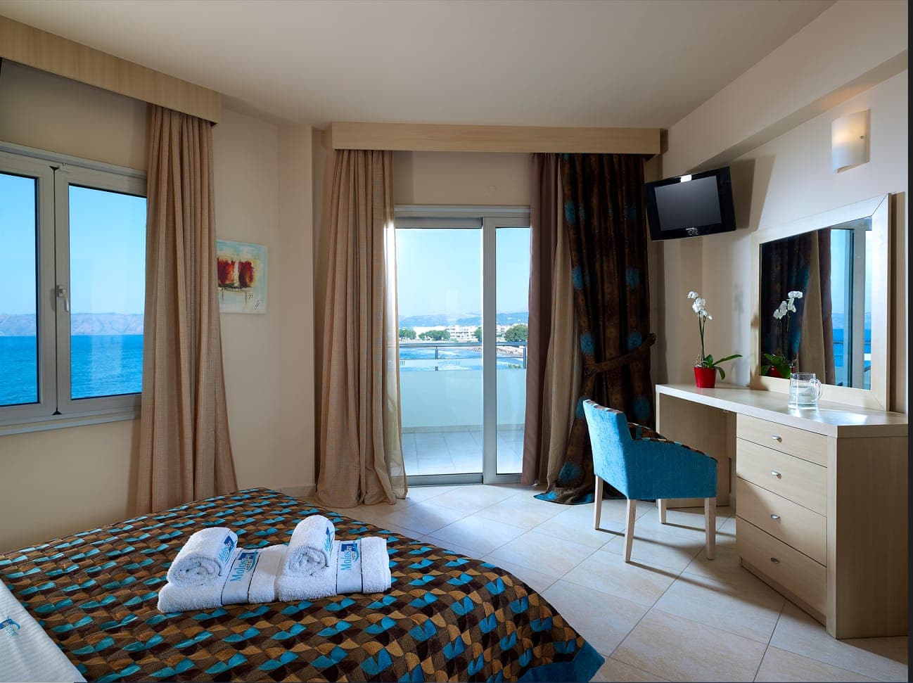 room-types-MOLOSBAY-DBLSV-0.jpg