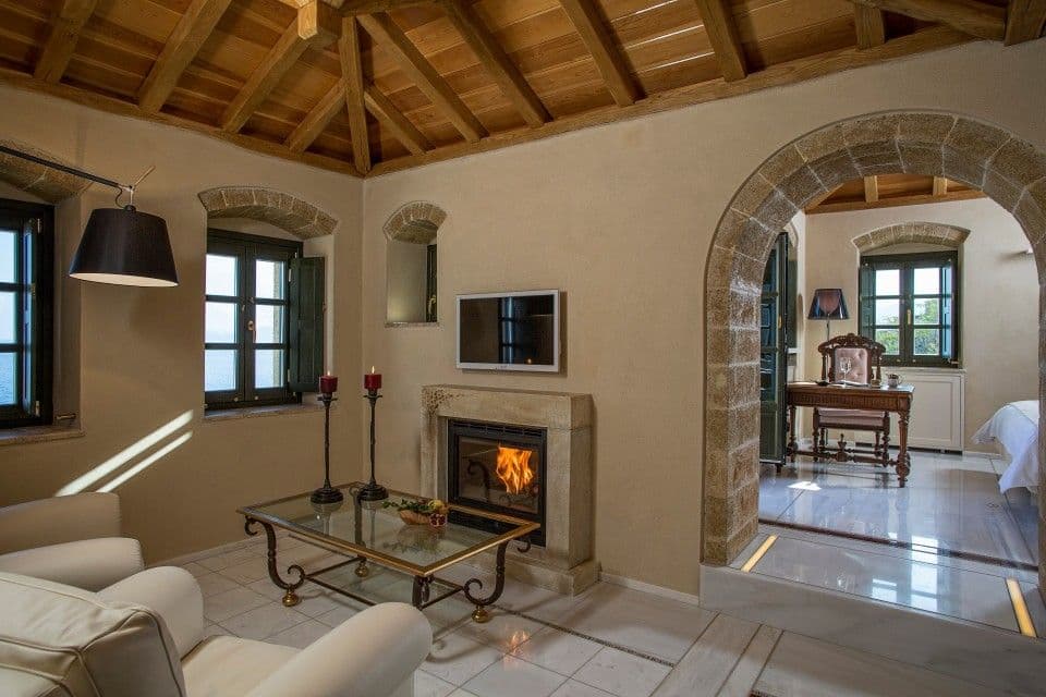 room-types-MONIEMV-DLXSTE-0.jpg