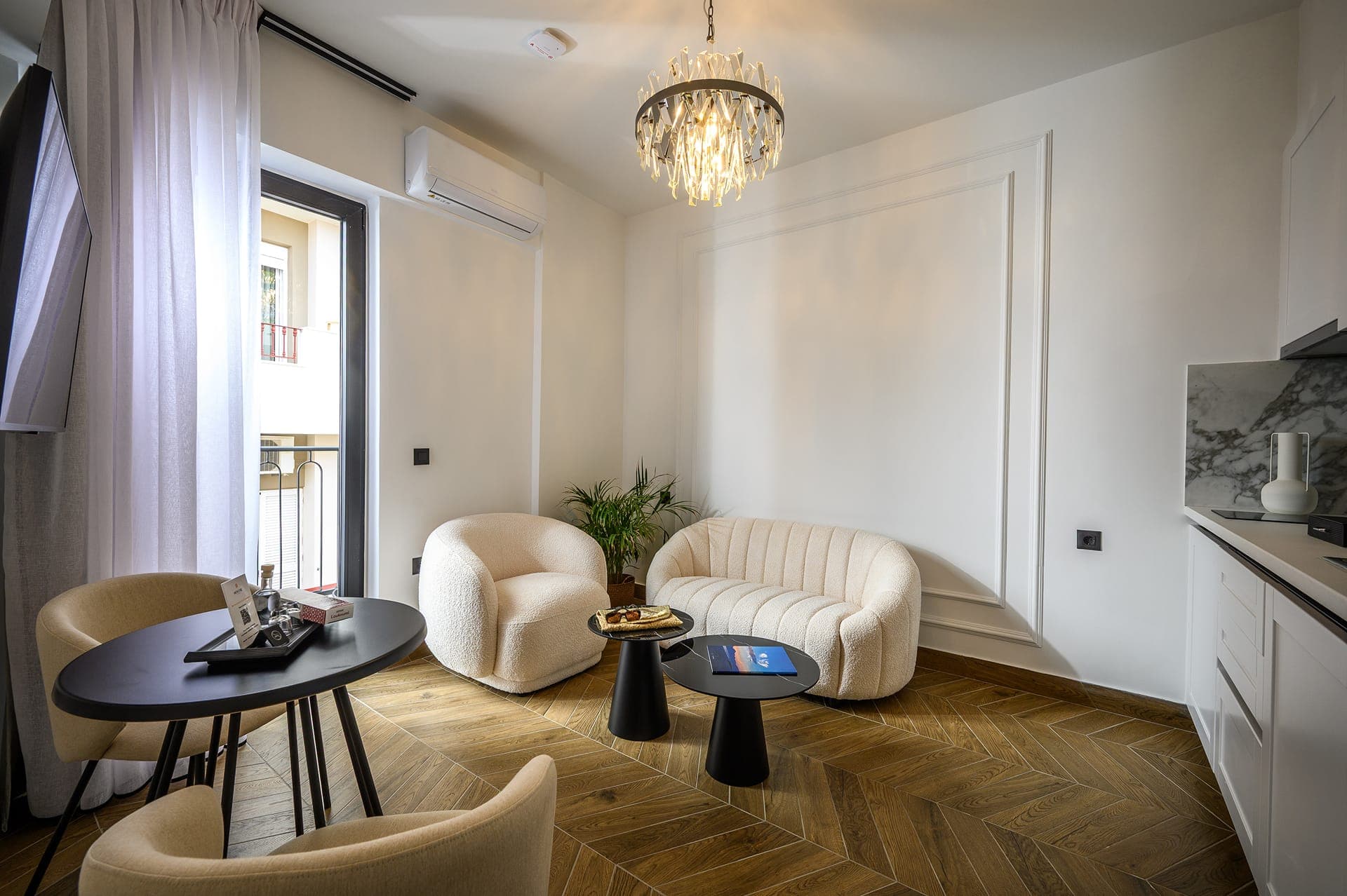 room-types-MONTREFNL-SA210-0.jpg