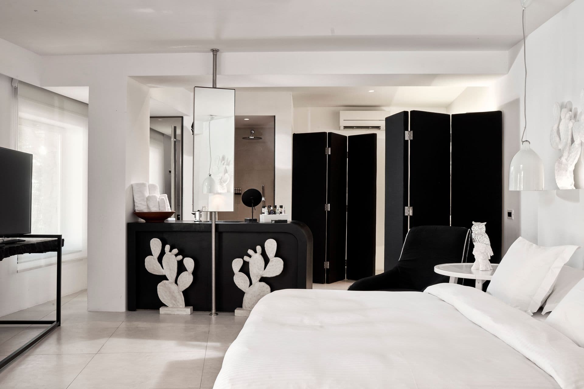 Note: All rooms are different from each other. The photos provided are purely indicative. The assigned room will comply with the specific requirements and standards but may differ from the one in the photograph.