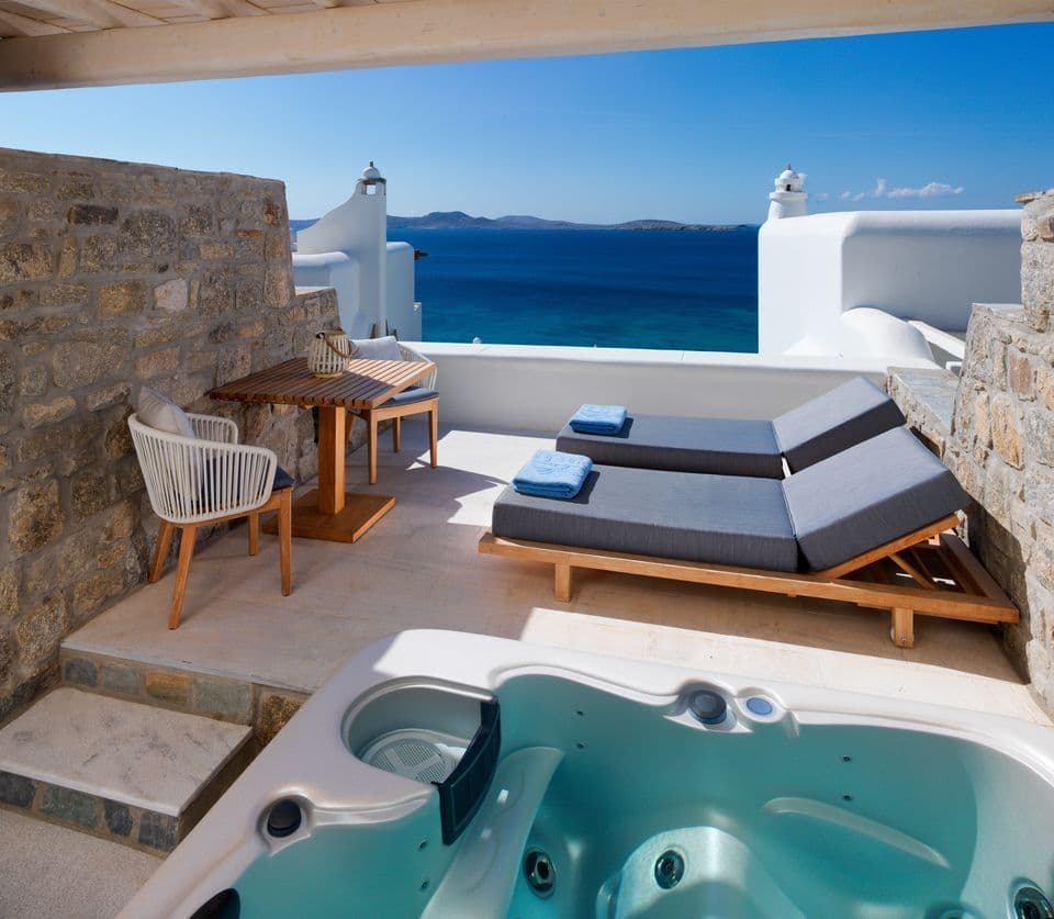 All Premium Sea View Jacuzzi Rooms have a generous terrace with sea views and an open air Spa Jacuzzi 1.60X2.00m. 
