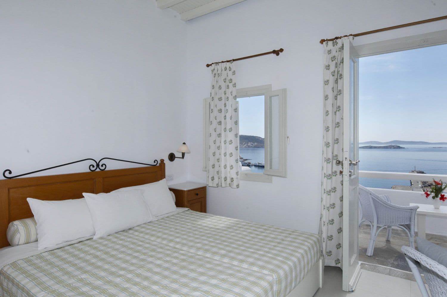 room-types-MYKONOVIEW-FAMSEA-0.jpg