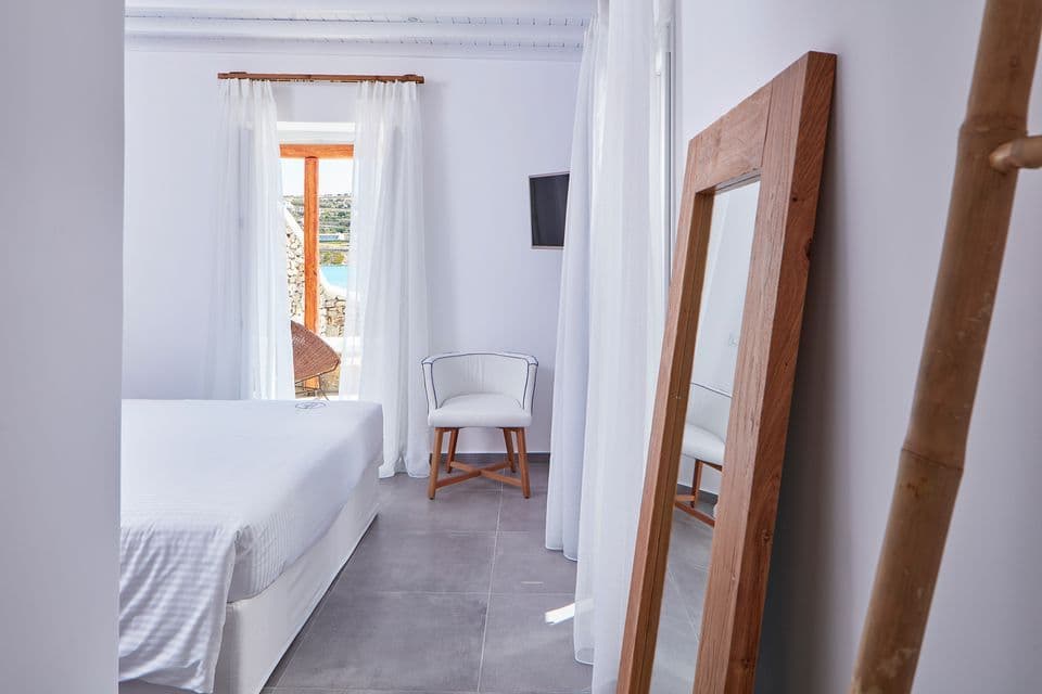 room-types-MYKONWAVES-SUITSV-0.jpg