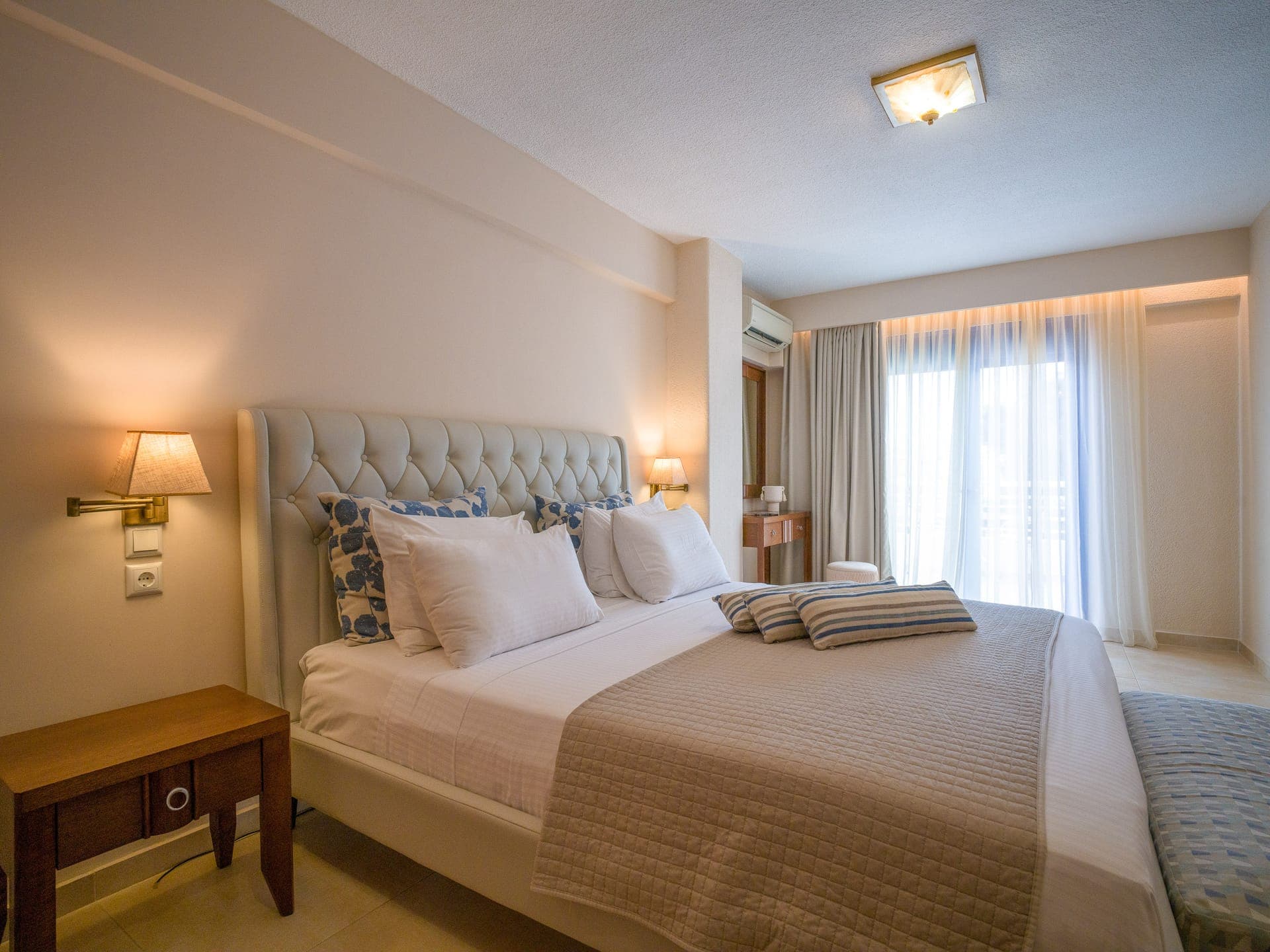 room-types-MYKPAR-STDDBL-0.jpg