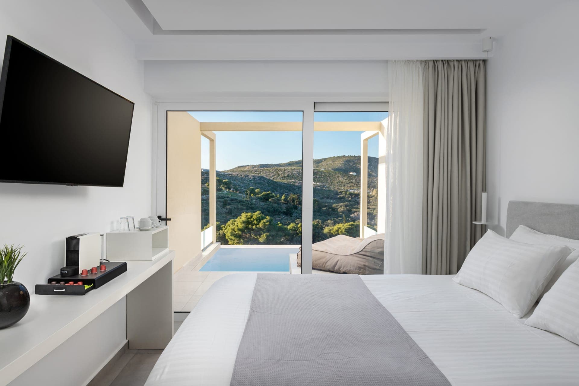room-types-MYZITH-DXPOOL-0.jpg