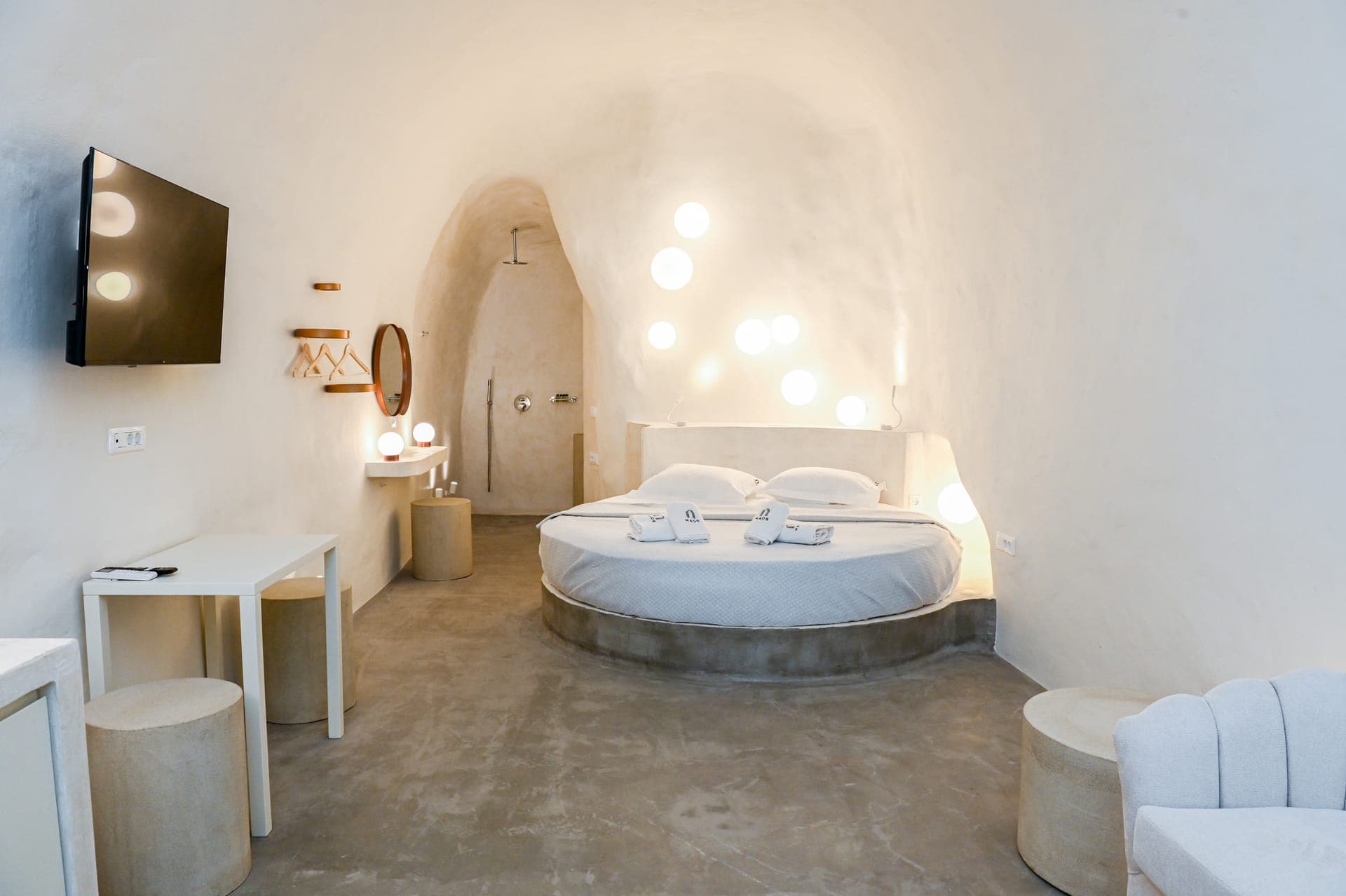 room-types-NAOSSUITES-JUNIOR-0.jpg