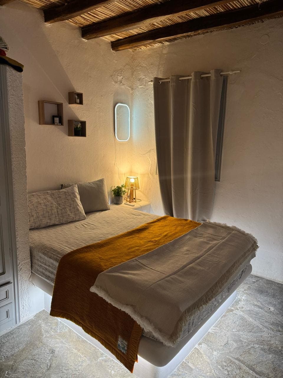 room-types-NAOUSSA-DSSV-0.jpg