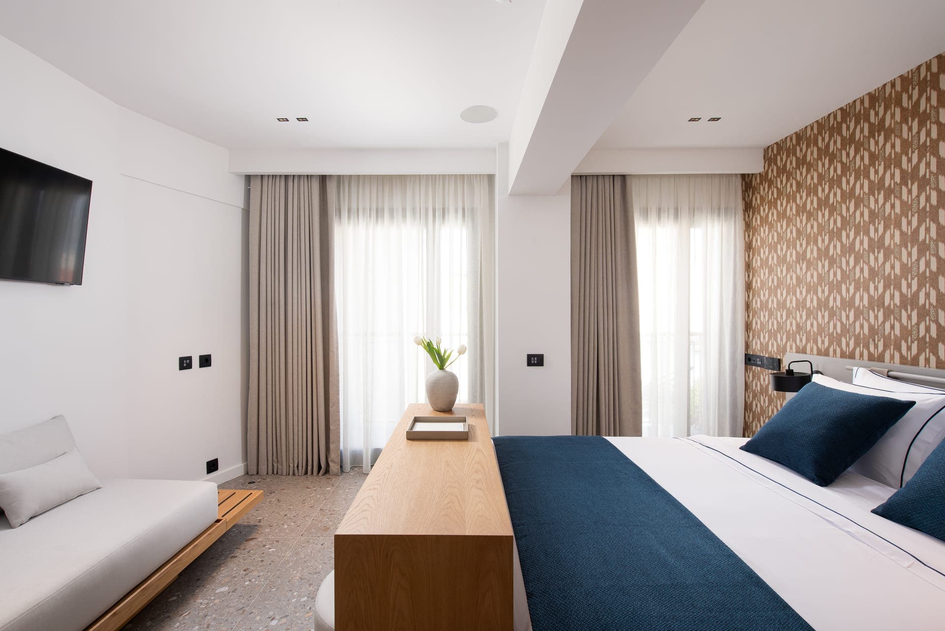room-types-NAUSHOTEL-PRDR-0.jpg