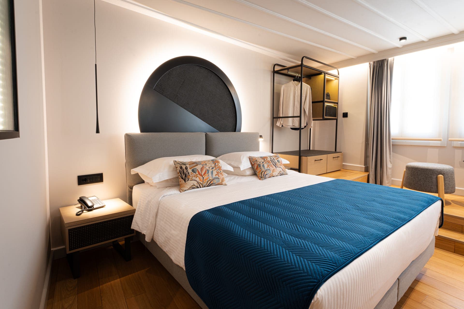 room-types-NAVRIAHTL-SUP-0.jpg