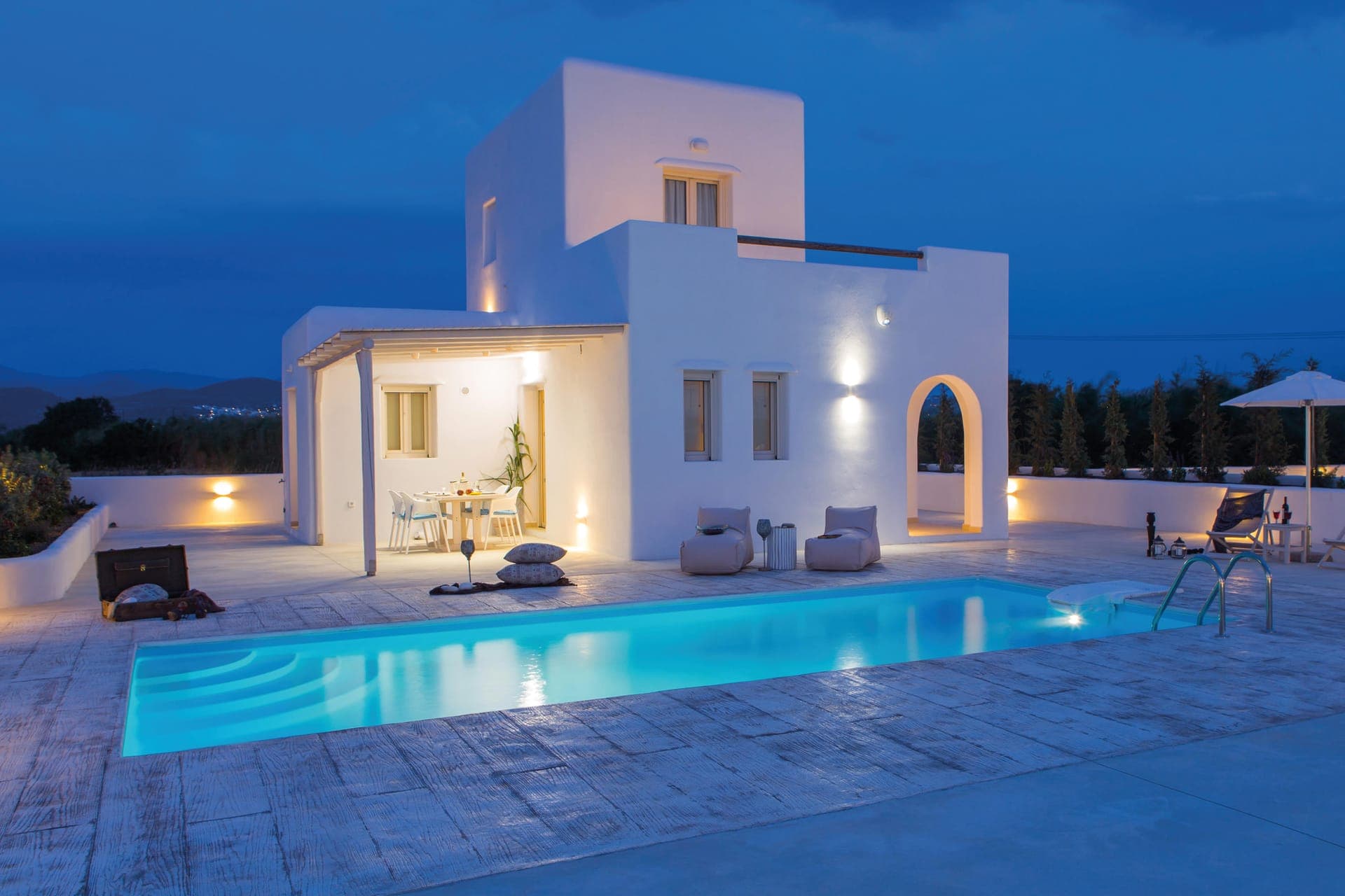 room-types-NAXLOUNGE-VILLA3-0.jpg