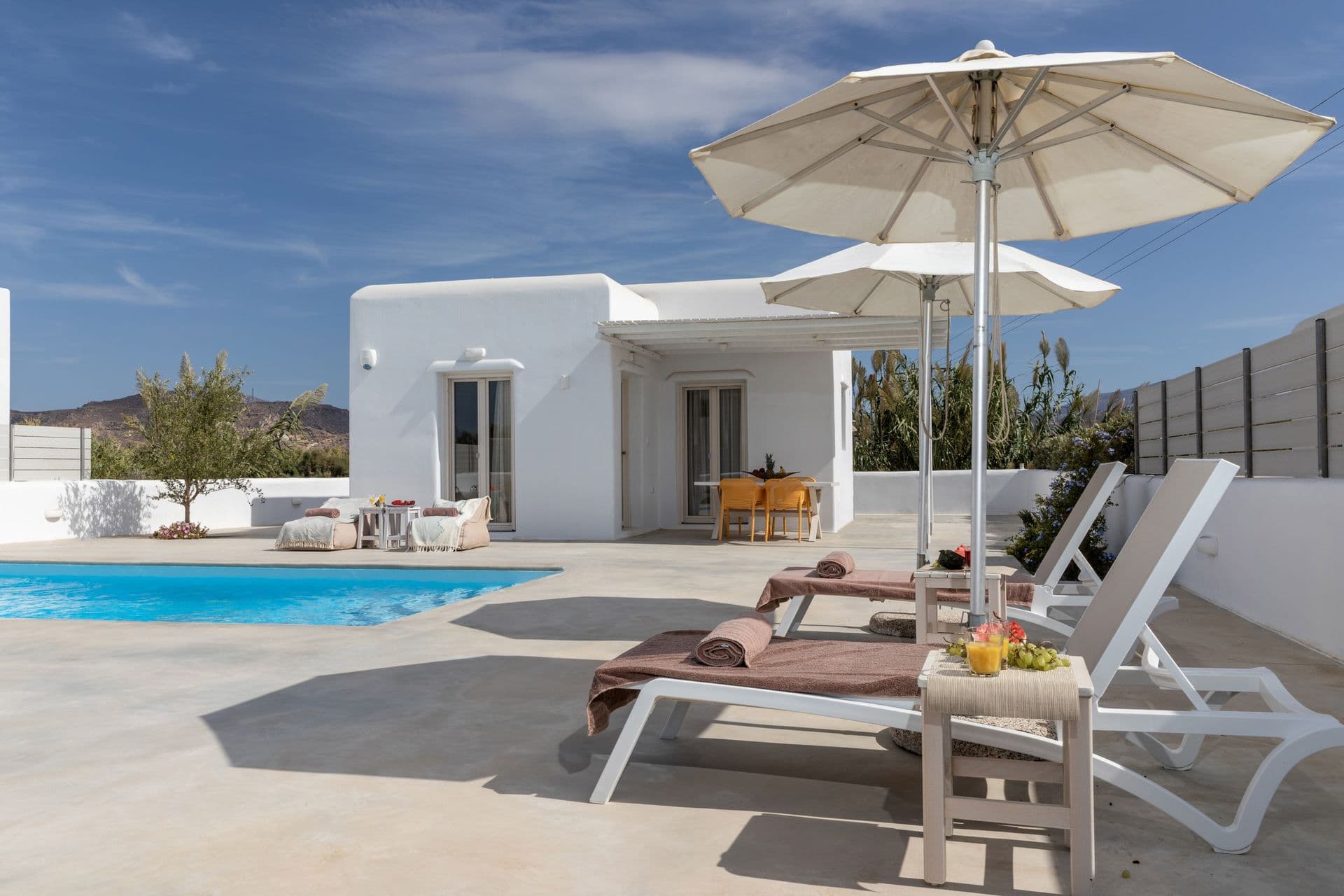 room-types-NAXLOUNGE-VILLA4-0.jpg