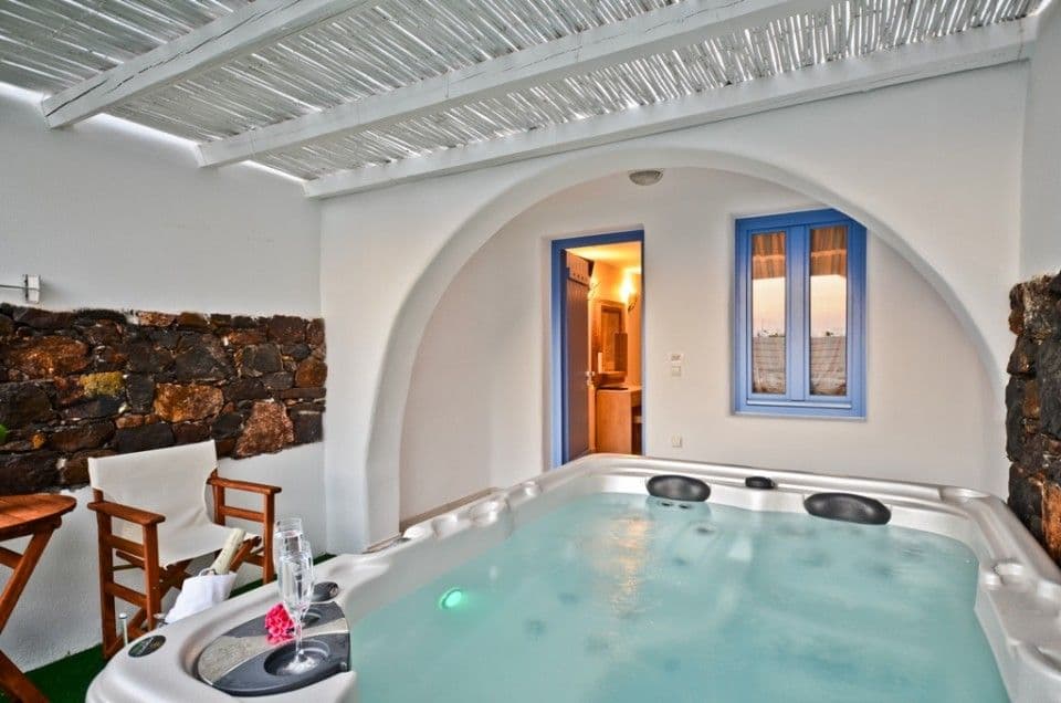 room-types-NAXOS-DBLJAC-0.jpg