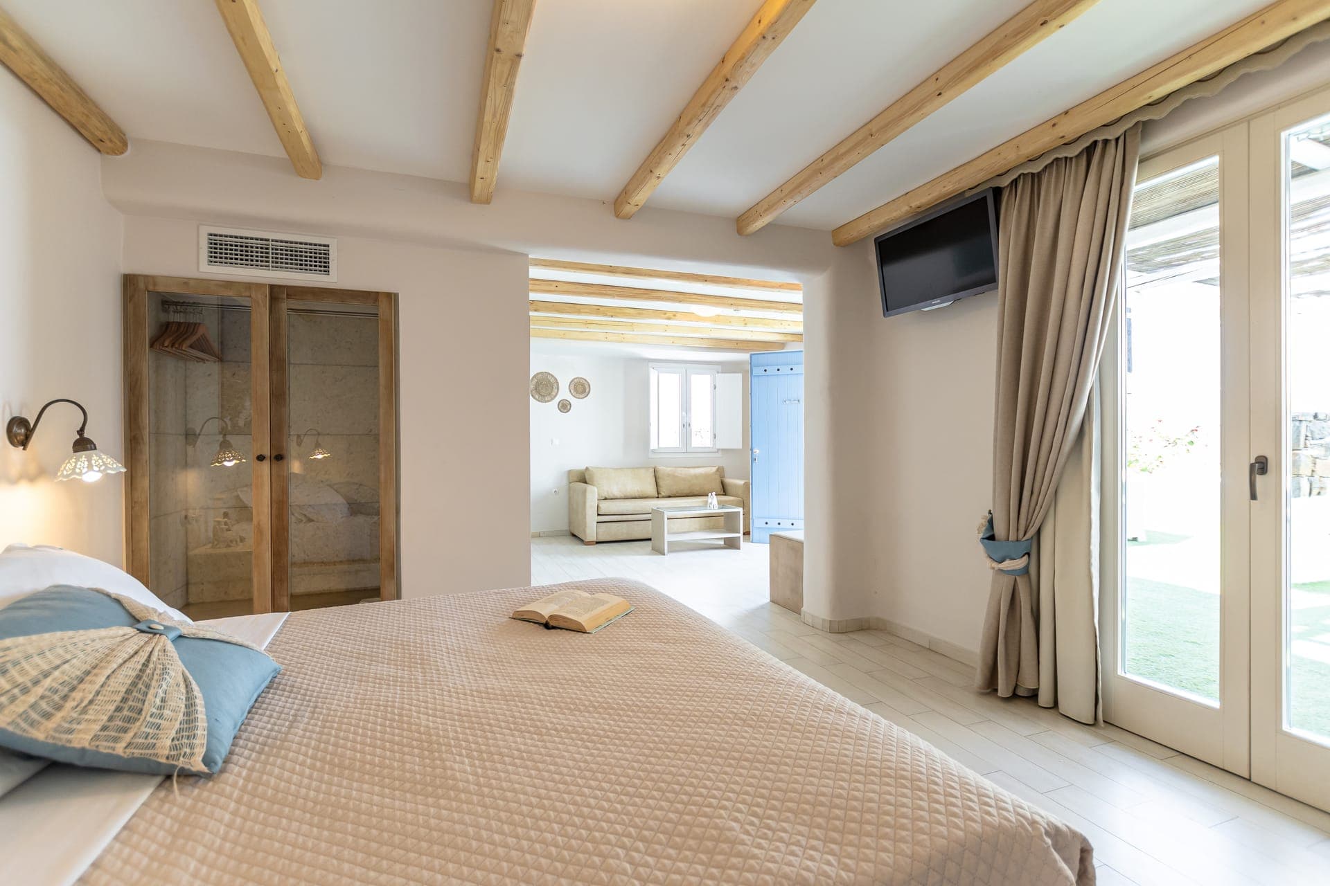 room-types-NAXOS-SUITE-0.jpg