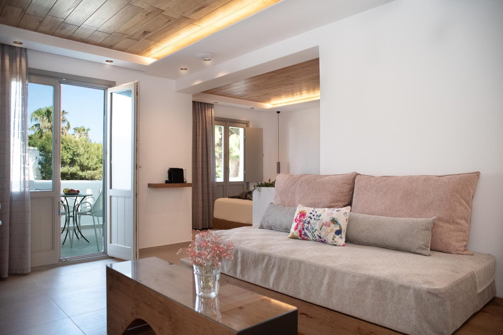 room-types-NAXOSBEACH-JUNIOR-0.jpg