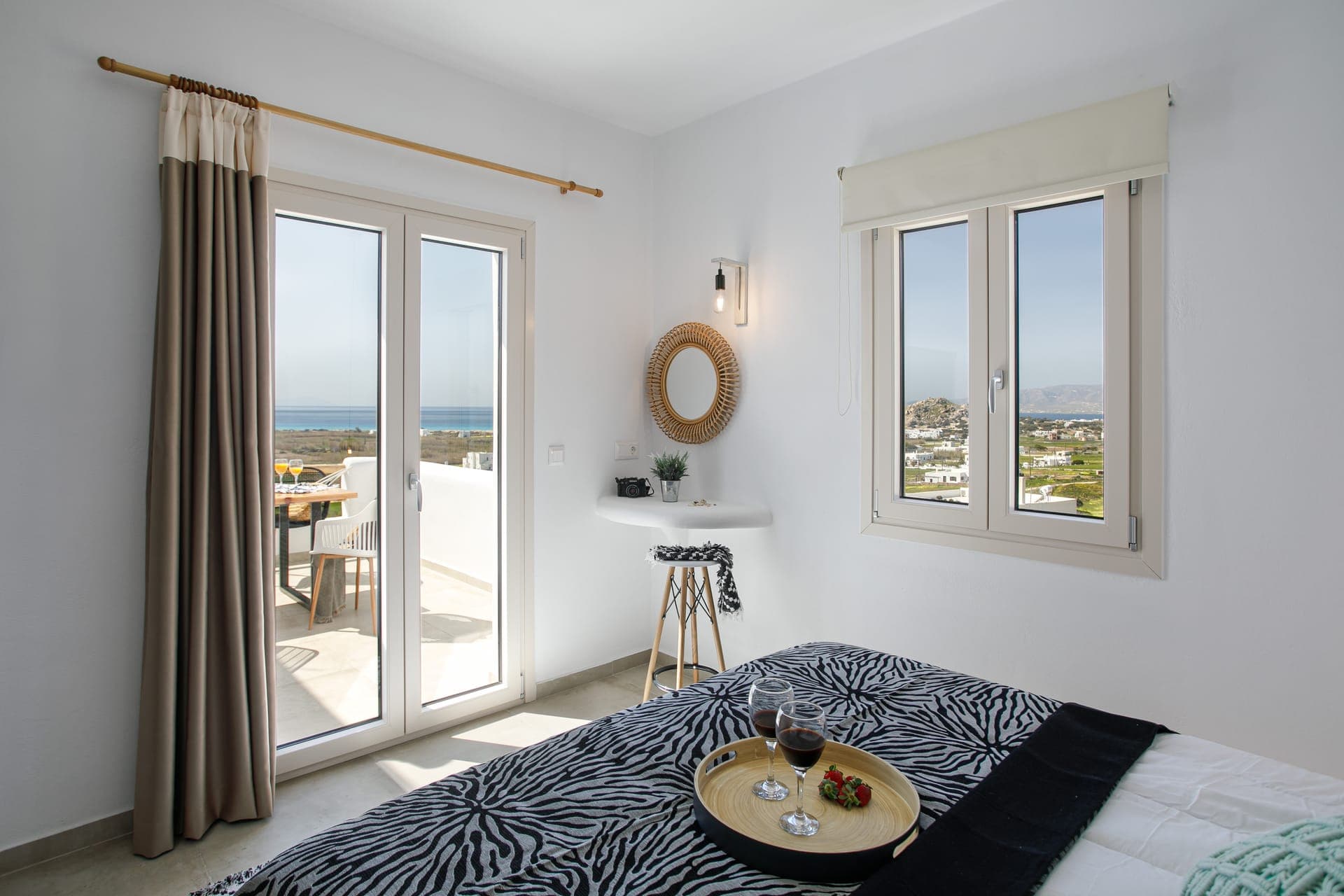 room-types-NAXOSEARTH-DELUXE-0.jpg