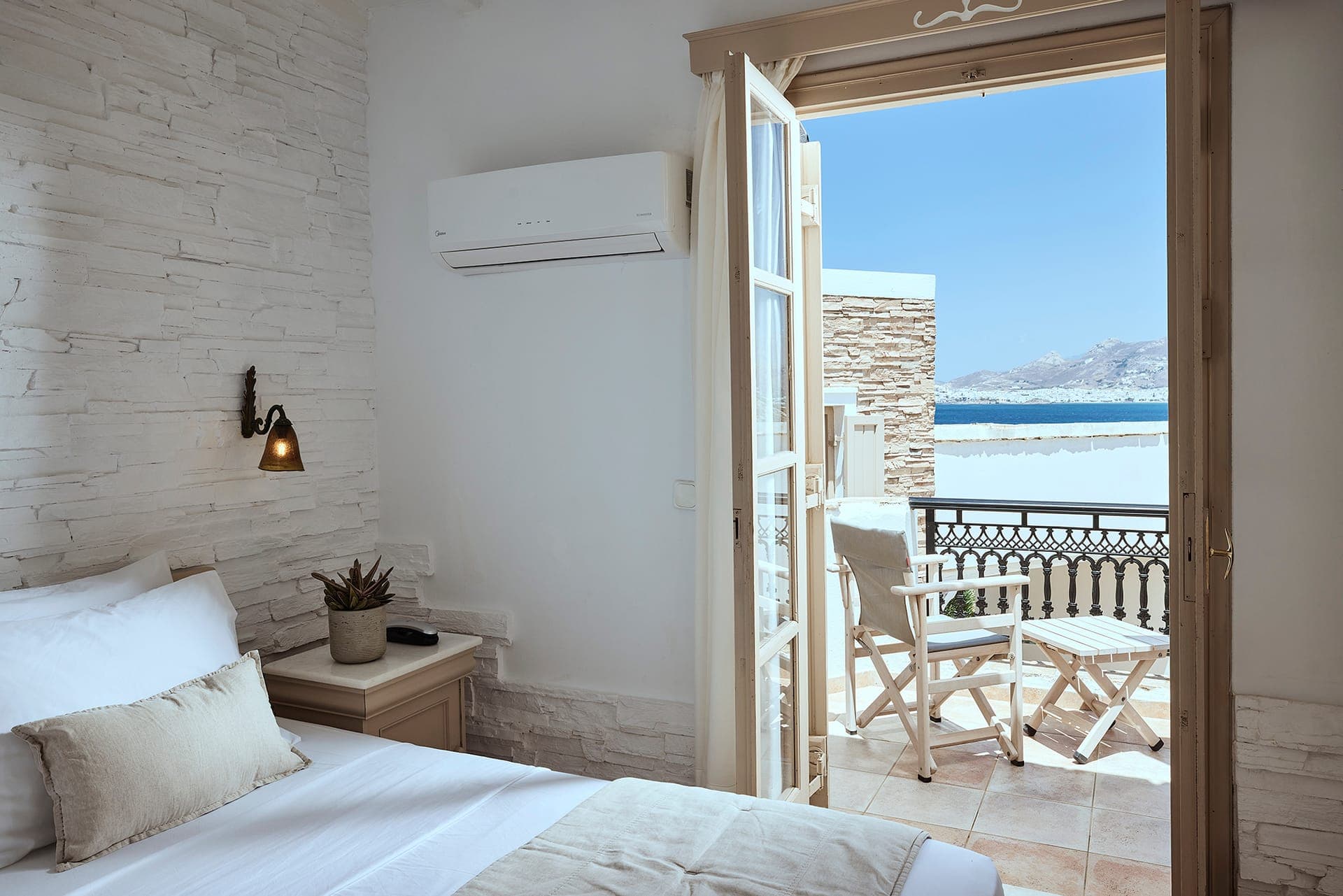 room-types-NAXOSMAGIC-DBLSV-0.jpg