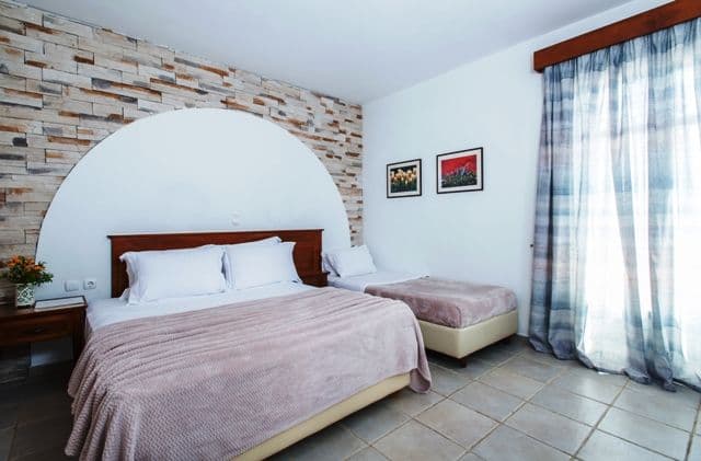 room-types-NAXOSPALAC-TRIPLE-0.jpg