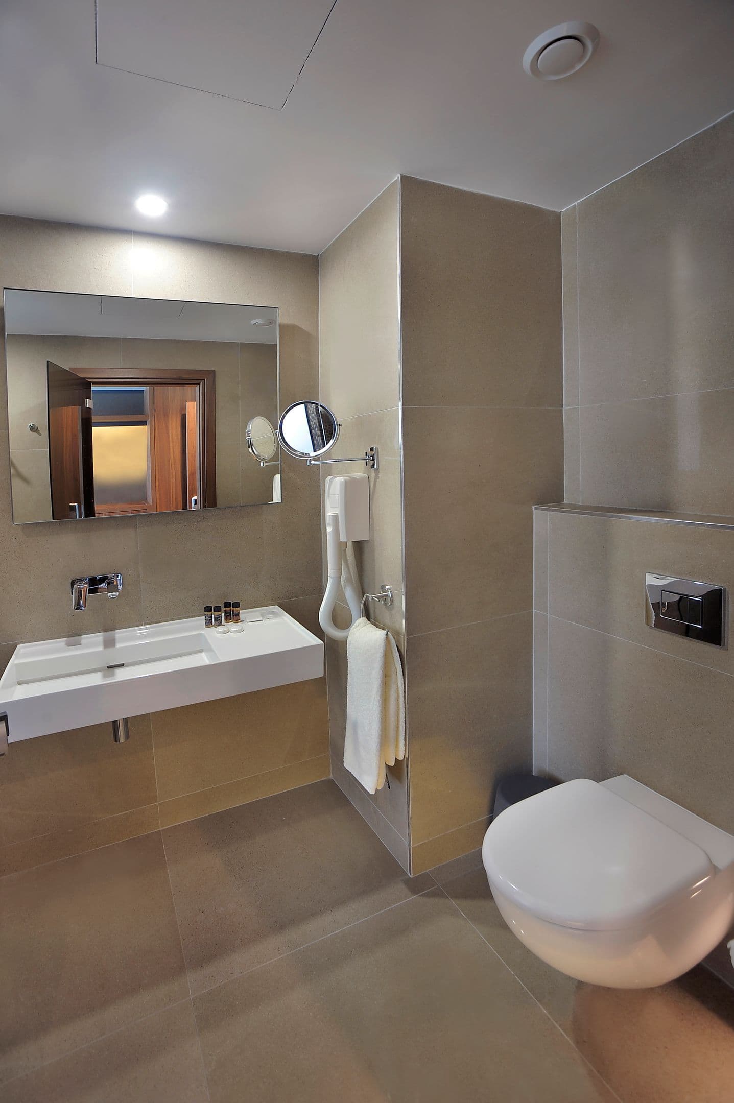 room-types-NELIABEACH-LUXINV-0.jpg