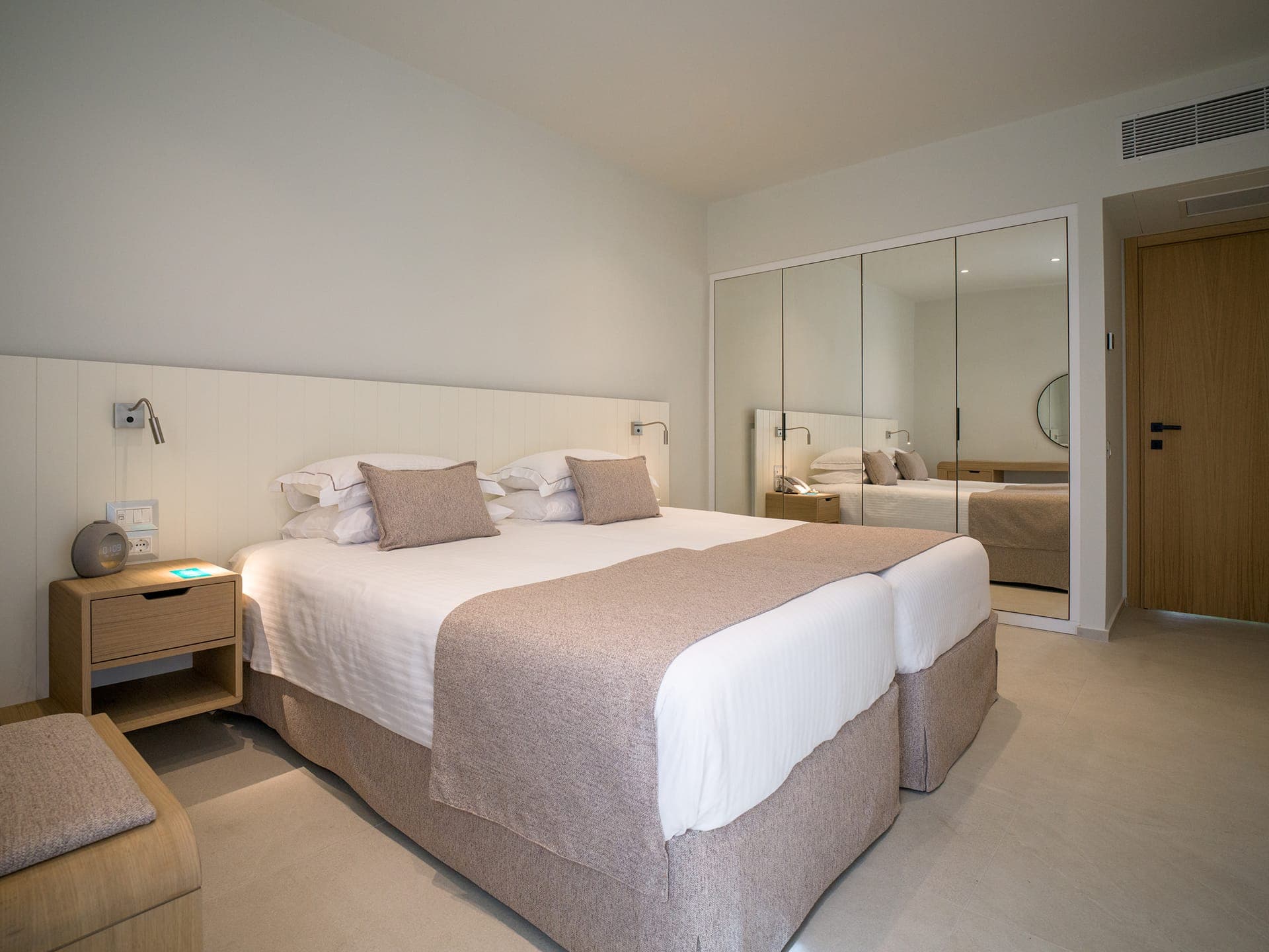 room-types-NEPTUNE-VOBA-0.jpg