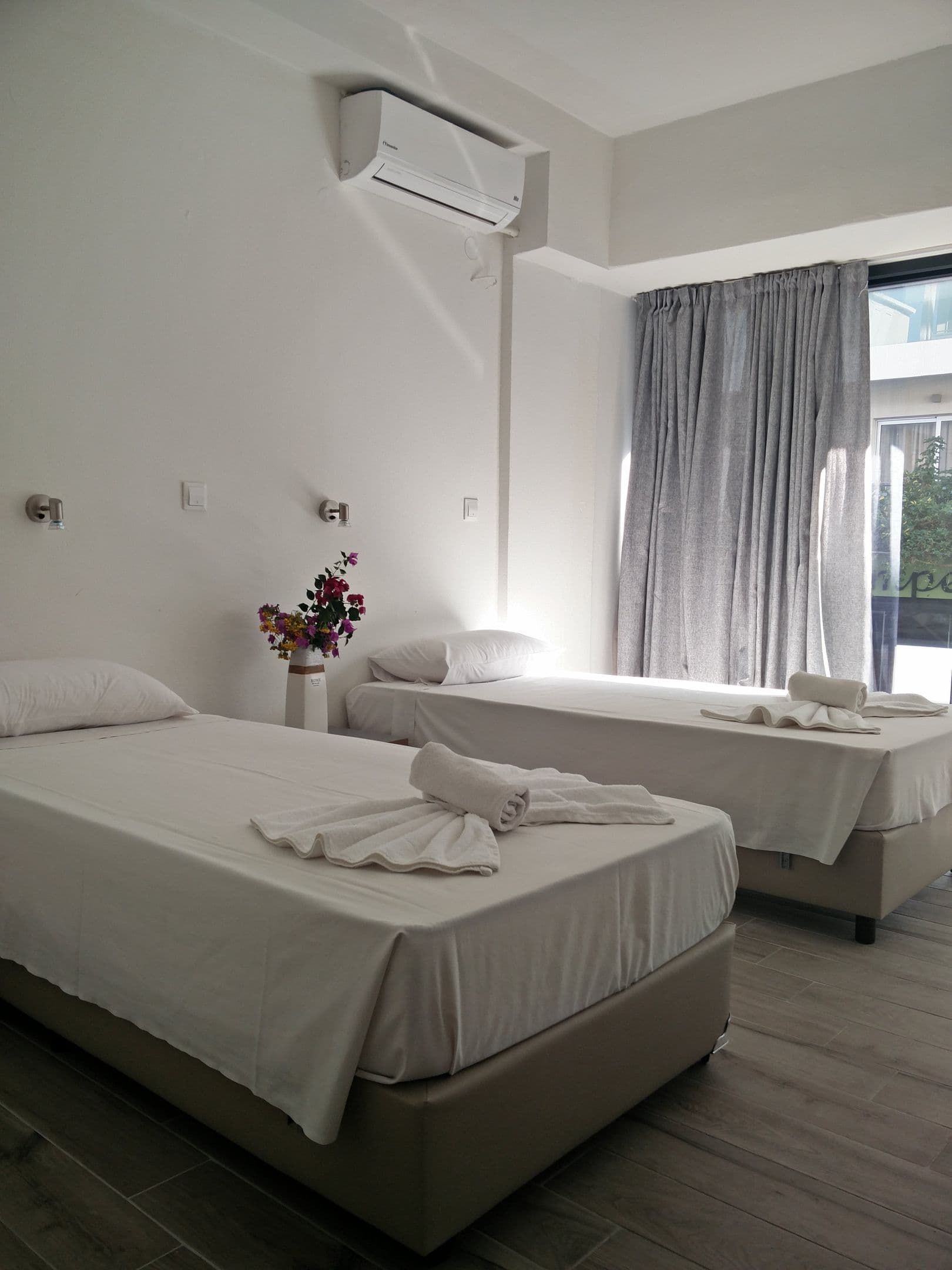 room-types-NEWYORKRHO-DBL2-0.jpg