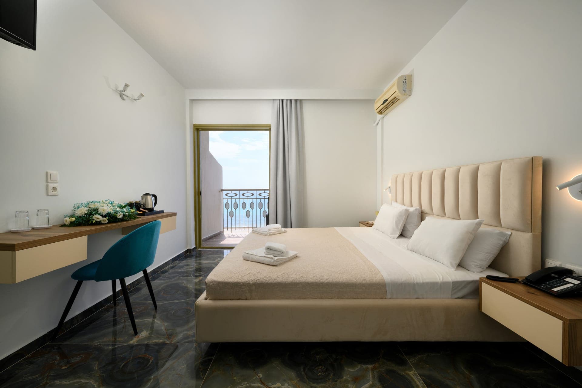 room-types-NINOSGRAND-DBLSV-0.jpg