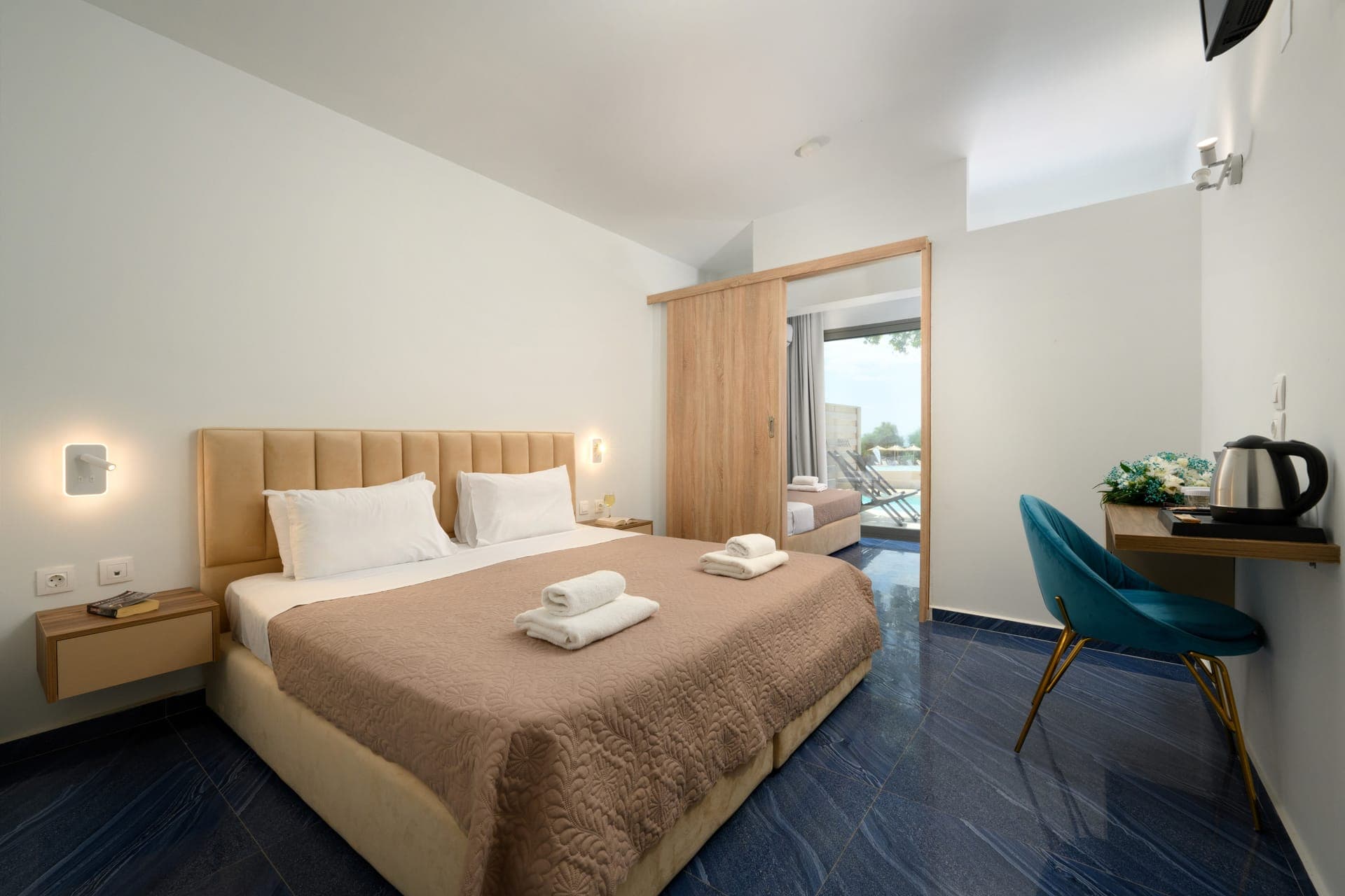 room-types-NINOSGRAND-DLXRP-0.jpg