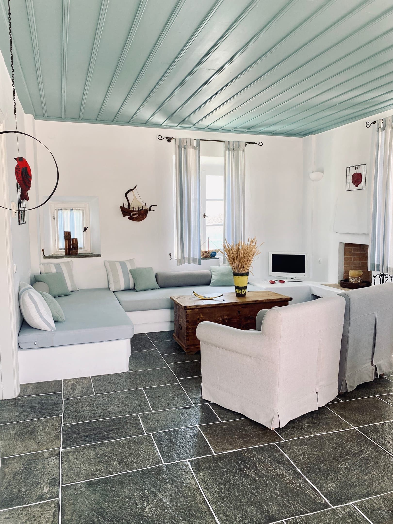 room-types-NIRIEDES-VIPSUI-0.jpg