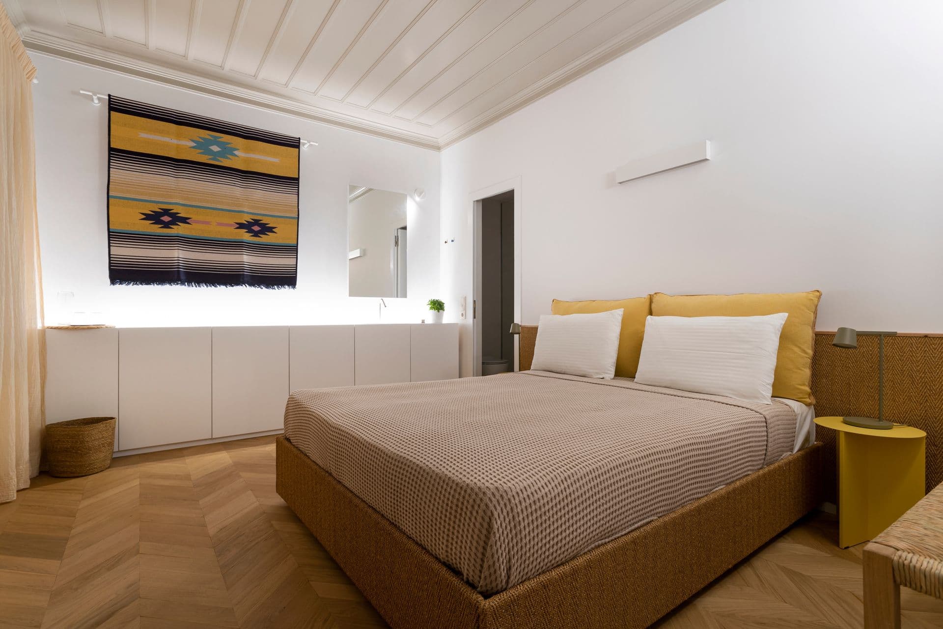 room-types-NIRIIDSPET-DBLSV-0.jpg