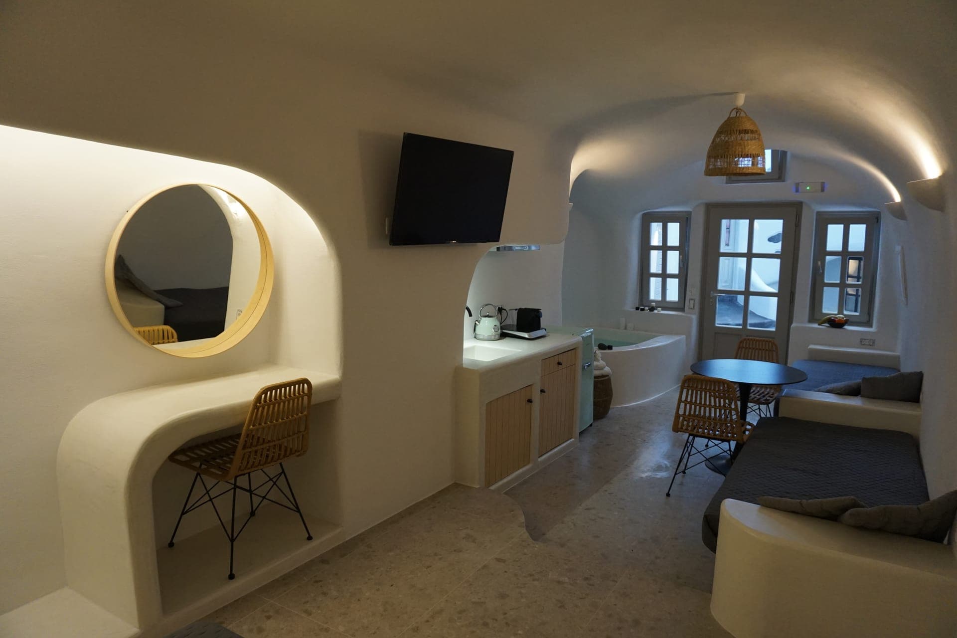 room-types-NISOSANTO-ERATO-0.jpg